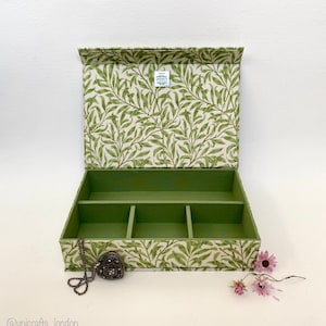 Boîte faite main en saule vert • Tissu William Morris • Recouvert de tissu • Fermeture magnétique • Boîte de rangement polyvalente • Décoration d'intérieur