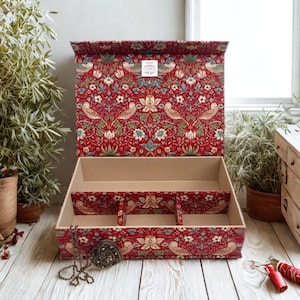 Caja roja Strawberry Thief hecha a mano: Organizador de tela William Morris con cierre magnético