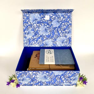Pimpernel Azur handgefertigte Erinnerungsbox • A5 Stoff Aufbewahrungsbox • Magnetverschluss • William Morris Stoff • Wohndeko • Geschenkidee • Andenken