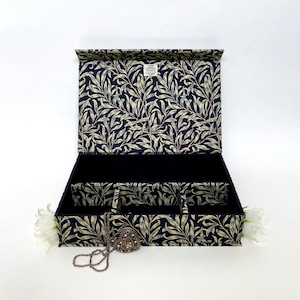 Handgemaakte doos van Black Willow • William Morris-stof • Magnetische sluiting • Multifunctionele organizer • Doos met decoratieve stof • Housewarming