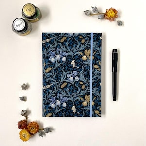 Blue Iris Tagebuch: William Morris Stoff bezogen A5 Hardcover mit Tasche