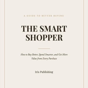 Könnte beinhalten: Ein Buchcover mit hellbeigem Hintergrund und einem dünnen braunen Rand. Der Text lautet: A GUIDE TO BETTER BUYING, THE SMART SHOPPER, How to Buy Better, Spend Smarter, and Get More Value from Every Purchase, und Iris Publishing.