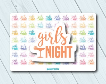 Può includere: Foglio di adesivi con le parole "girls night" in arancione, con un'illustrazione di cocktail. Gli adesivi sono in vari colori e presentano anche le parole "girls night". Il marchio "plannermint" è in basso.