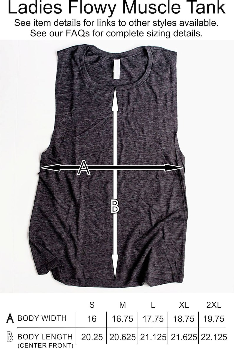 K&ouml;nnte beinhalten: Eine Gr&ouml;&szlig;entabelle f&uuml;r ein flie&szlig;endes Muscle-Tanktop mit Ma&szlig;en in Zoll f&uuml;r die K&ouml;rperbreite und die K&ouml;rperl&auml;nge. Die Tabelle zeigt die Gr&ouml;&szlig;en S, M, L, XL und 2XL.