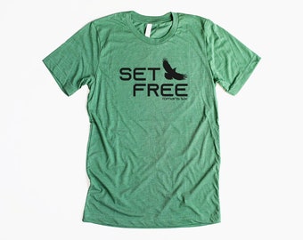 Christian Shirt for Men Unisex Set Free Romans Six Bible Verse Shirt Mens Christian T Shirts Jesus Faith T-shirts Young Man Baptism Gift