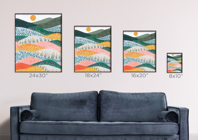 Op de afbeelding: Vier ingelijste prints van een kleurrijk landschap met glooiende heuvels, groene bomen en een gele zon. De prints zijn in verschillende formaten: 24x30 inch, 18x24 inch, 16x20 inch en 8x10 inch.