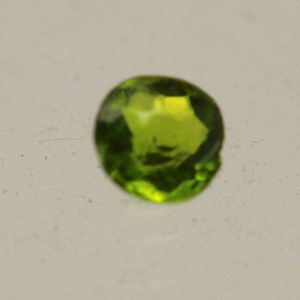 Andalusite 0.079cts Round Cut 2.5mm Green Gemstone Hardness 7 - 7.5 Brazil Y10632 Faceted Loose Gem Stone Rare