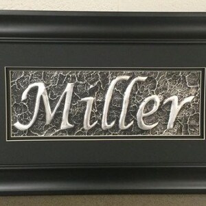 Metalen reliëf aangepaste naam ontwerpen. Huwelijksgift, babyruimtedecor, housewarming gift