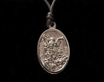 Medaglia di San Michele: Collana in metallo canna di fucile con San Michele e Angelo Custode