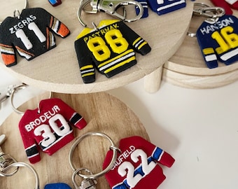 Keychain player of your choice! Hockey jersey, NHL, PWHL, and others. Perfect gift for hockey fans!