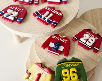 Magnet player of your choice! Hockey jersey, NHL, PWHL, and others available. Perfect gift for hockey fans