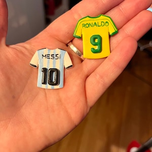 Magnet player of your choice! Soccer (football) jersey, hand painted