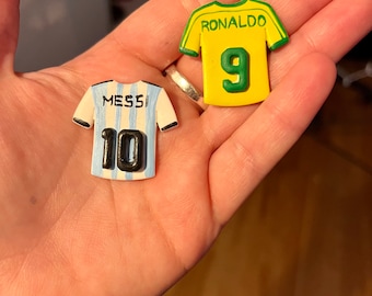 Magnet player of your choice! Soccer (football) jersey, hand painted