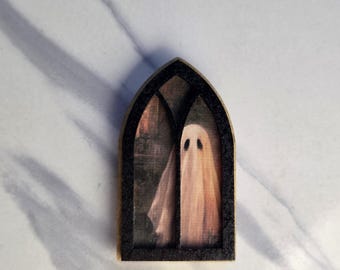Small Magnet window framed ghost