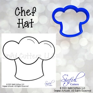 Può includere: Un tagliabiscotti blu a forma di cappello da chef accanto a un disegno a tratto nero e bianco di un cappello da chef. Le parole "Chef Hat" sono scritte in nero. L'immagine include anche il logo Sinful Cutters e le informazioni sul copyright.