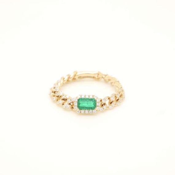 18K Gold Emerald Cut Emerald with Diamond Chain Ring
