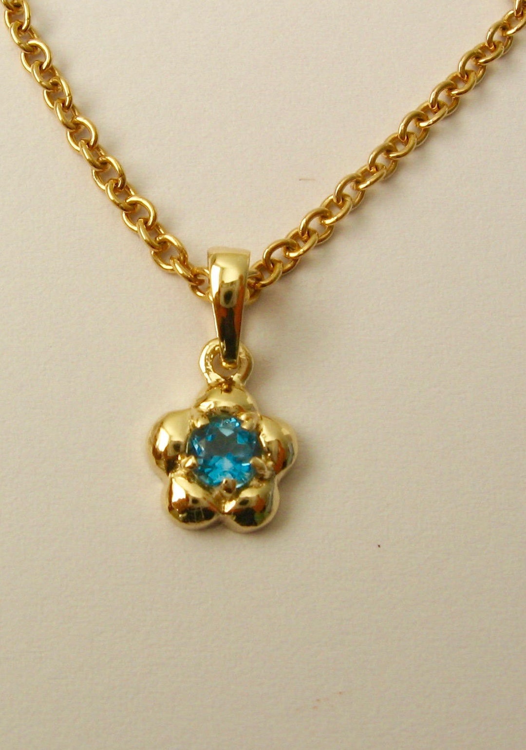 Genuine SOLID 9K 9ct Yellow GOLD March Birthstone Daisy Aquamarine genuine-solid-9k-9ct-yellow-gold-march-birthstone-daisy-aquamarine