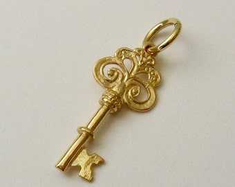 Genuine SOLID 9K 9ct YELLOW GOLD 3D Vintage Key charm/pendant