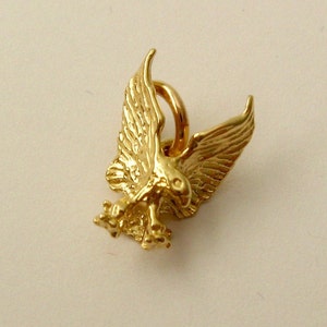 Genuine SOLID 9ct YELLOW GOLD Eagle Animal charm pendant