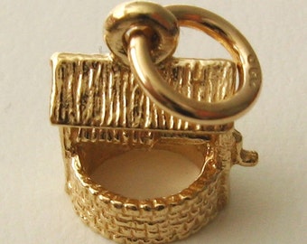 Genuine SOLID 9K 9ct YELLOW GOLD 3D Wishing Well charm/pendant