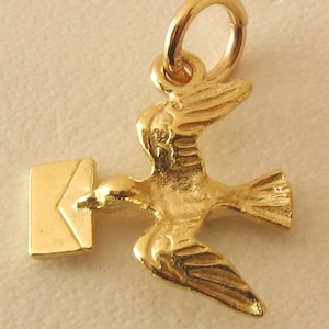 Colgante con dije de paloma en oro amarillo macizo genuino de 9 quilates con mensaje de letra y pájaro