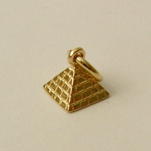 Genuine SOLID 9ct YELLOW GOLD 3D Egyptian Pyramid charm pendant History