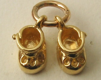 Genuine SOLID 9ct YELLOW GOLD 3D Baby Booties Shoes charm/pendant