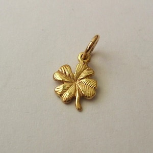 Genuine SOLID 9ct YELLOW GOLD 4 Four Leaf Clover Shamrock charm pendant