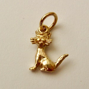 Genuine SOLID 9ct YELLOW GOLD Cat charm pendant