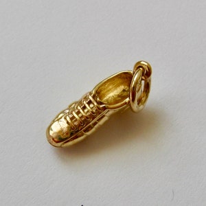 Genuine SOLID 9K 9ct YELLOW GOLD 3D Football Rugby Soccer Shoe Boot charm/pendant