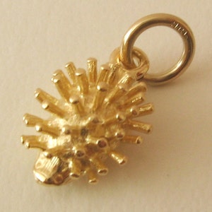 Genuine SOLID 9K 9ct YELLOW GOLD 3D Hedgehog Animal charm/pendant