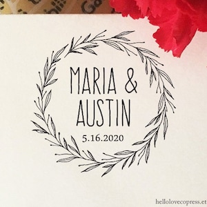 PERSONALIZED WEDDING STAMP, Custom Wedding Favor Stamp with Wreath, Round Wedding Favor Stamp, Rustic Wedding, Self Inking or Wooden Stamp