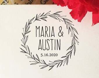 PERSONALIZED WEDDING STAMP, Custom Wedding Favor Stamp with Wreath, Round Wedding Favor Stamp, Rustic Wedding, Self Inking or Wooden Stamp