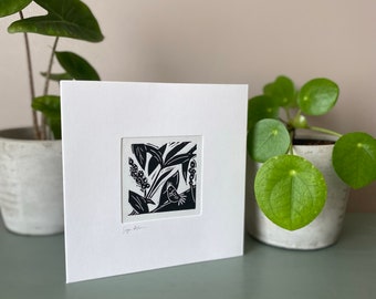 Carte originale Linocut 'In the Tropics', Mini-Lino Print imprimé à la main, Carte de plantes tropicales, Carte d'impression d'oiseaux exotiques