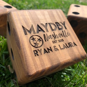 Laser Gravur Design Yard Zee, Yard Yahtzee Würfel, Frühling, Sommer, Yard Würfel, Rasenspiele, Geschenk für Sie, Geschenk für Ihn, Handgemacht
