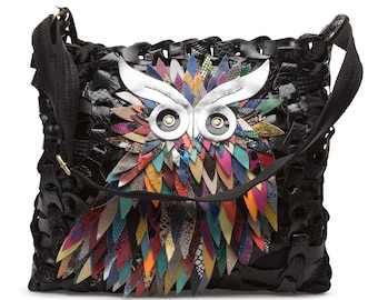 Style Ella in black / dark multi. The braided handmade leather "owl" shoulder bag from Octopus Denmark