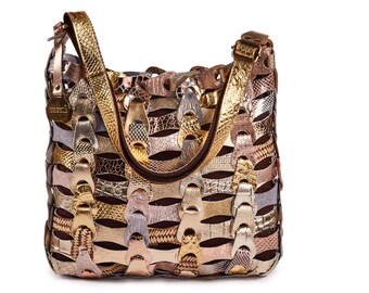 Style Aida in gold. The smaller (32x30 cm.) braided leather bag from Octopus Denmark