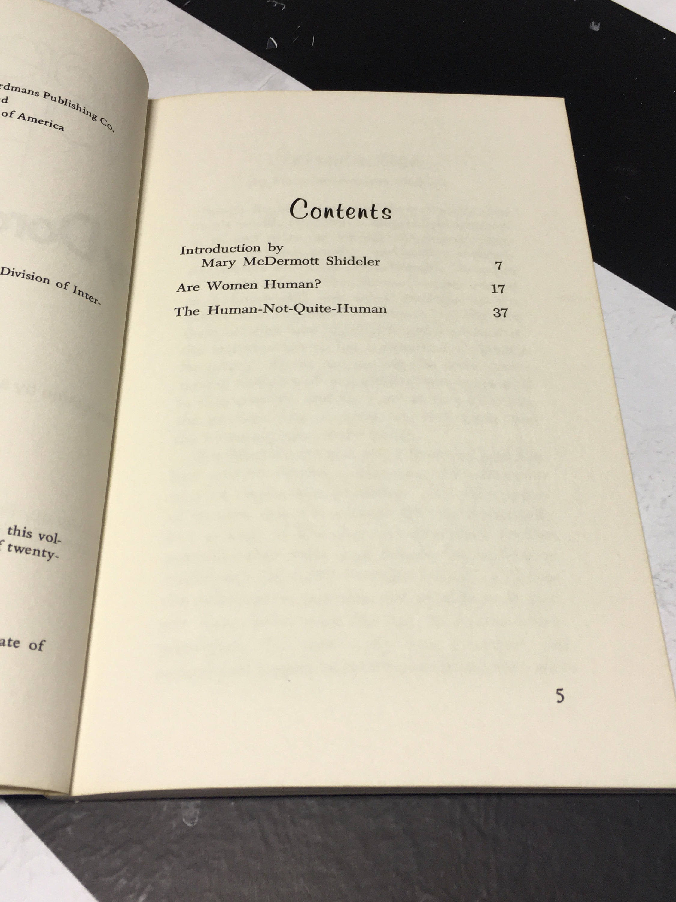 How does the author organize the ideas in the paragraph image