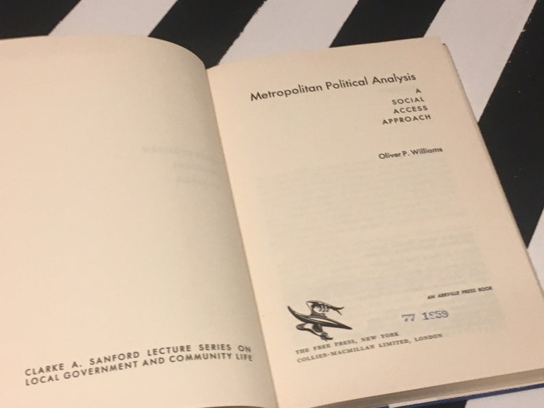Metropolitan Political Analysis: A Social Access Approach by Oliver P. Williams 1971 hardcover book image 2