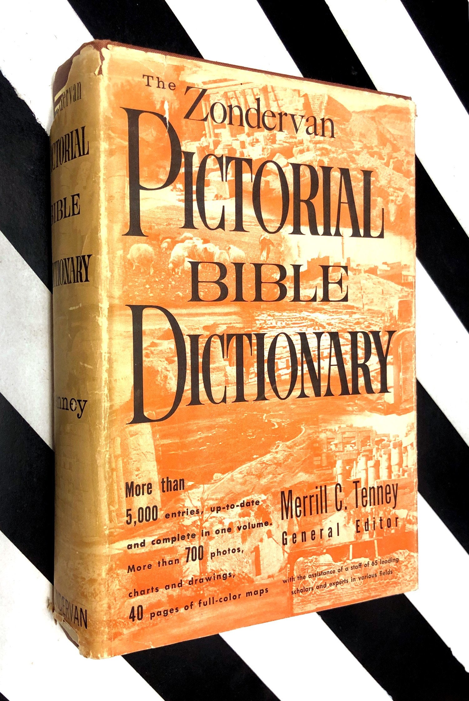 The Zondervan Pictorial Bible Dictionary by Merrill C Tenney (1963) hardcover book The Zondervan Pictorial Bible Dictionary by Merrill C Tenney (1963) hardcover book