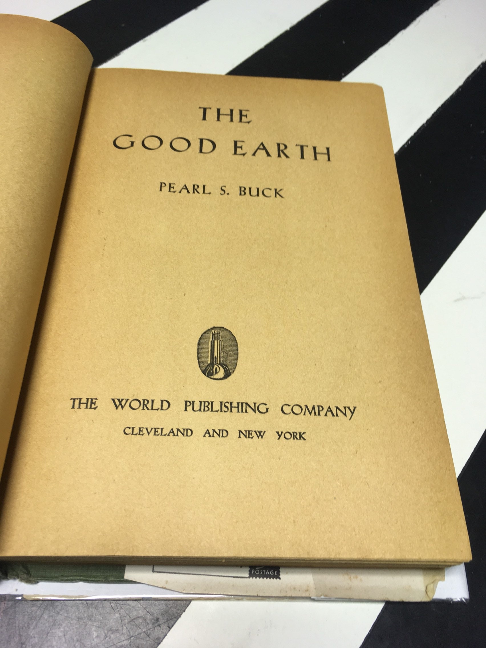 The Good Earth by Pearl S. Buck (1944) hardcover book