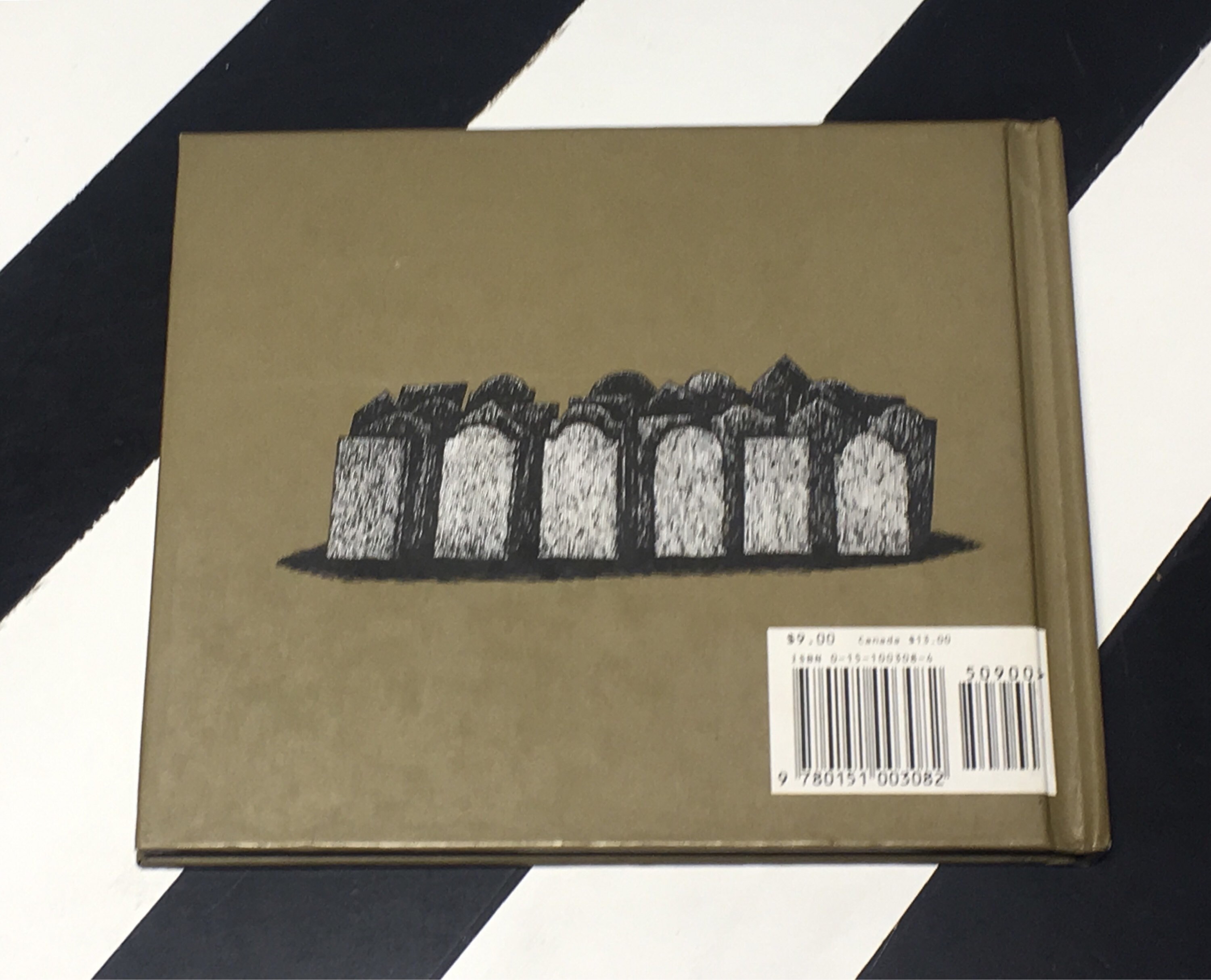 the gashlycrumb tinies book the gashlycrumb tinies book