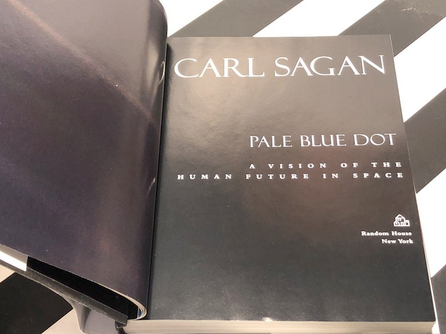Pale Blue Dot by Carl Sagan (1994) first edition book