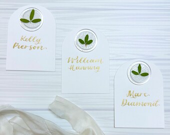 Greenery Arch Place Cards || Pressed Green Leaves Calligraphy Wedding Place Cards || Wax Stamp Arch Escort Cards || Calligraphy Place Cards.