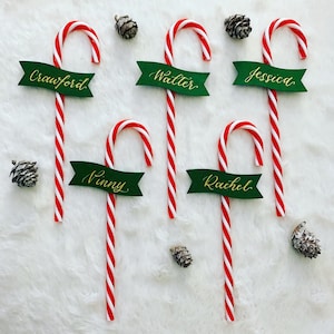 Mescolatori per cocktail a forma di bastoncino di zucchero con calligrafia / Segnaposto a parete con champagne / Segnaposto per feste di Natale / Mescolatori per segnaposto in vetro flûte.