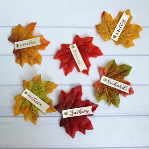 Marque-places imitation feuille d'érable + marque-places calligraphie + Décoration de mariage automnale + Mariage rustique + Marque-places feuille + Table pour le dîner de Thanksgiving
