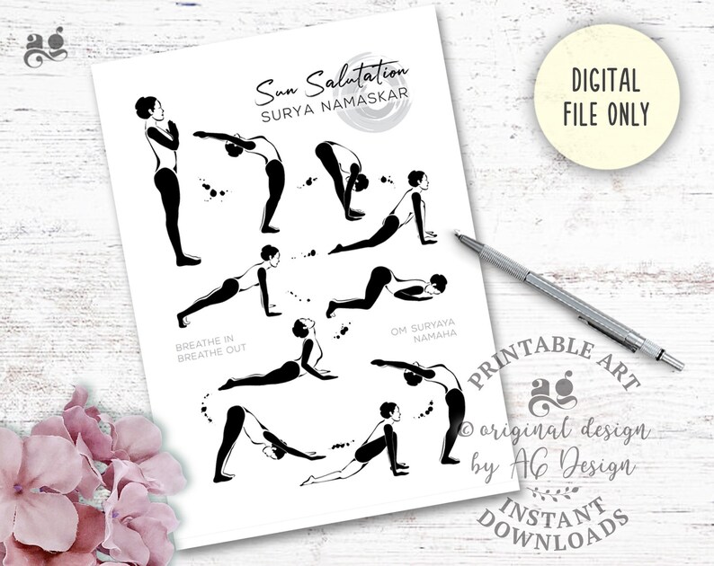 Puede incluir: Un p&oacute;ster de yoga imprimible con ilustraciones en blanco y negro de una mujer realizando las posturas de saludo al sol. El p&oacute;ster incluye el texto "Sun Salutation" y "Surya Namaskar" e instrucciones para respirar inhalando y exhalando. El p&oacute;ster tambi&eacute;n incluye el texto "Archivo digital &uacute;nicamente" y "Arte imprimible".