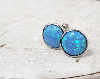 Licht blauwe opaal oorbellen-sterling zilveren oorknopjes-8mm post oorbellen voor vrouwen