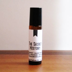 THE SECRET HISTORY / Bergamot Black Pepper Sage Oakmoss Vetiver Sandalwood & Musk / Book Inspired / Modern Fiction / Roll-On Perfume Oil