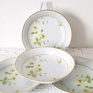 Summertime Dessert Bowls by Fashion Manor - Lot of 4 - Small Bowls with White & Yellow Flower Design - Made in Japan - 1980s - Bloomcore